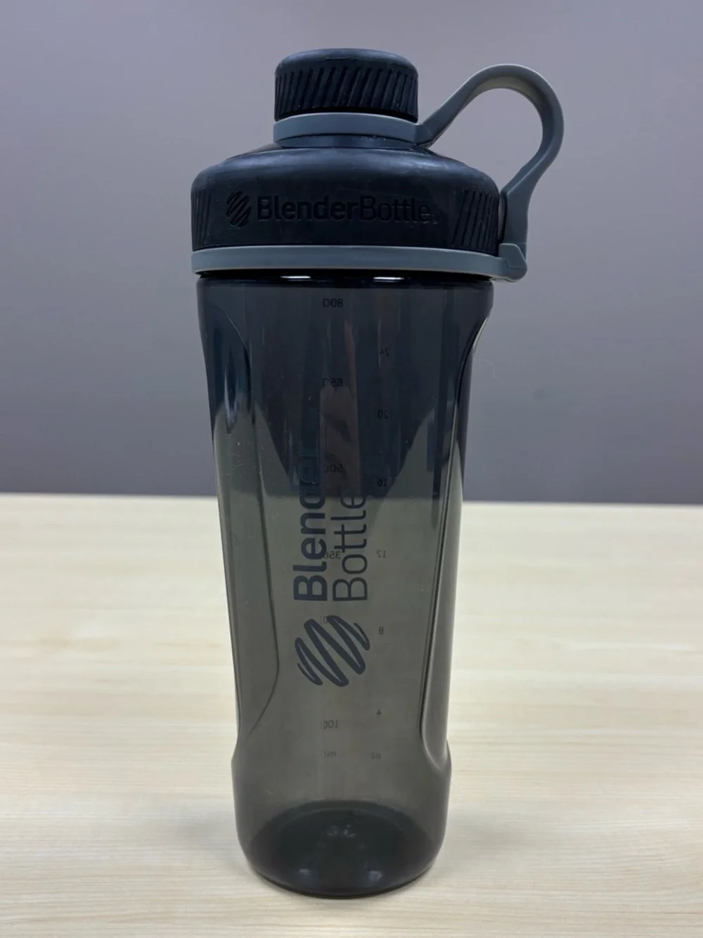 BlenderBottle Classic Shaker Bottle – Black